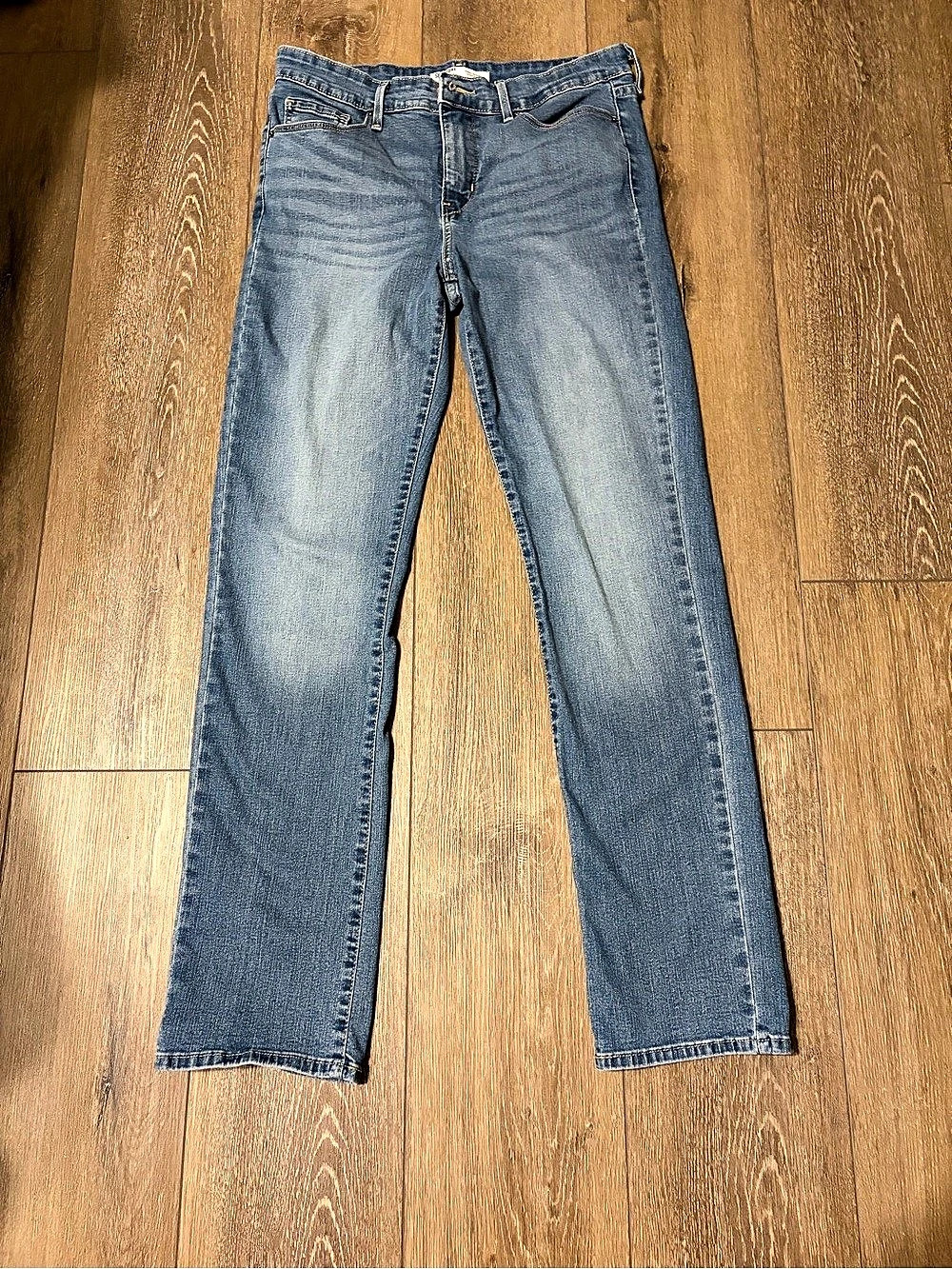 Levi Strauss Signature Gold Totally Shaping Straight Leg Jeans in Blue